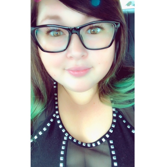 Meet your Posher, Shelby - Picture 2 of 5